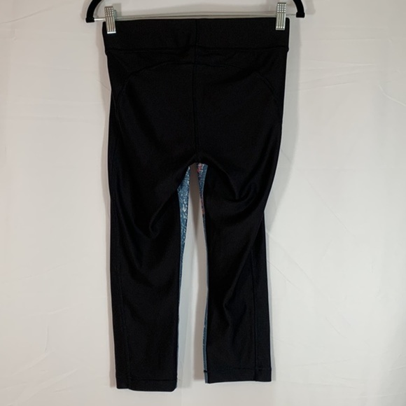 Under Armour Heatgear Cropped Athletic Leggings - Picture 3 of 6
